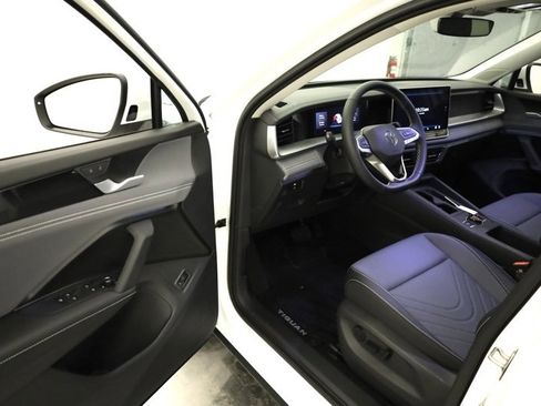 New 2026 Volkswagen Tiguan SE image 9