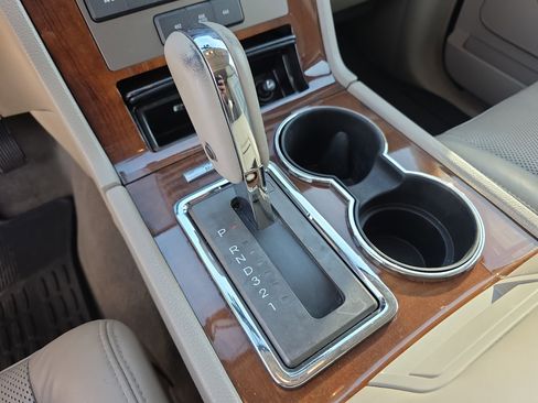 Used 2014 Lincoln Navigator Base image 28