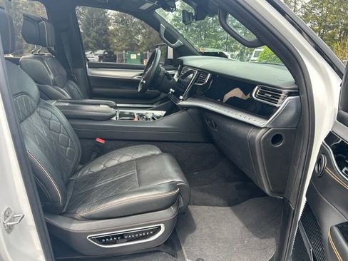 Used 2022 Jeep Grand Wagoneer Series III AWD/4WD image 7