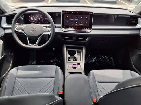 New 2026 Volkswagen Tiguan SE FWD image 13