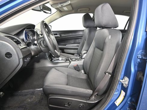 Used 2022 Chrysler 300 Touring w/ Sport Appearance Package image 20