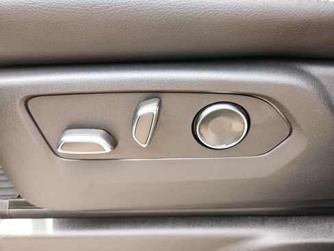 Used 2025 Cadillac Escalade ESV Luxury w/ LPO, Floor Liner Package AWD/4WD image 17
