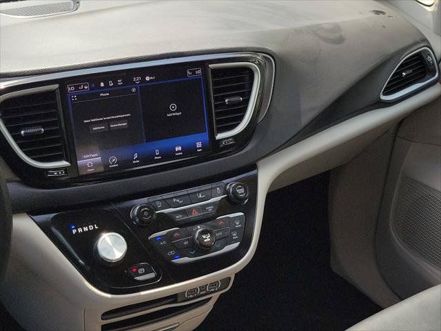 Used 2024 Chrysler Pacifica Touring-L FWD image 15