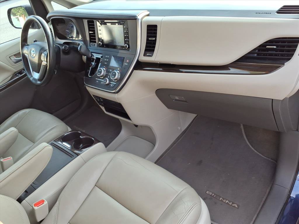 Used 2019 Toyota Sienna XLE w/ XLE Navigation Package FWD image 18