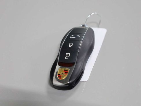 Certified 2025 Porsche Macan image 43