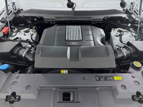 Certified 2025 Land Rover Defender 110 V8 AWD/4WD image 32