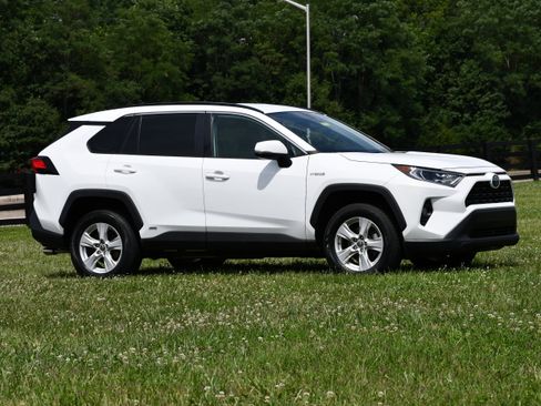 Certified 2021 Toyota RAV4 XLE AWD/4WD image 1