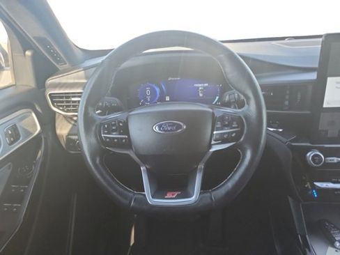 Used 2022 Ford Explorer ST w/ ST Street Pack image 11