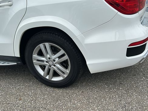 Used 2015 Mercedes-Benz GL 550 4MATIC image 9