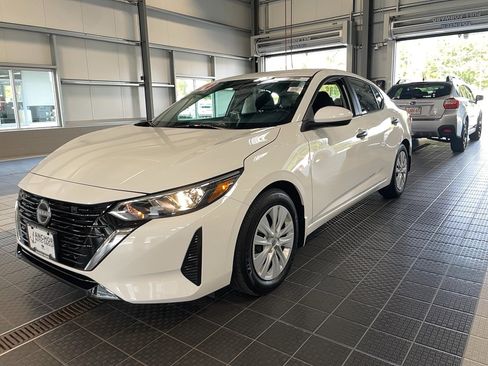 Used 2024 Nissan Sentra S image 2