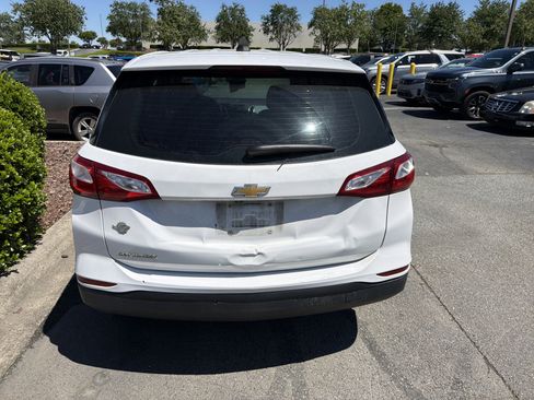 Used 2021 Chevrolet Equinox LS FWD image 9