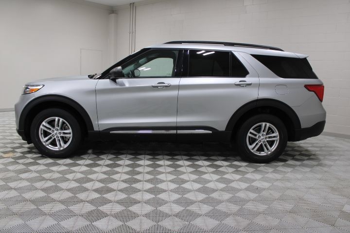Used 2023 Ford Explorer XLT w/ Equipment Group 202A AWD/4WD image 8