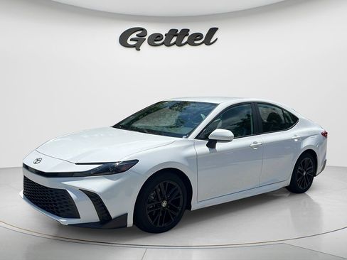 Used 2025 Toyota Camry SE w/ Convenience Package FWD image 1