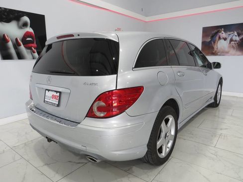 Used 2010 Mercedes-Benz R 350 4MATIC image 4