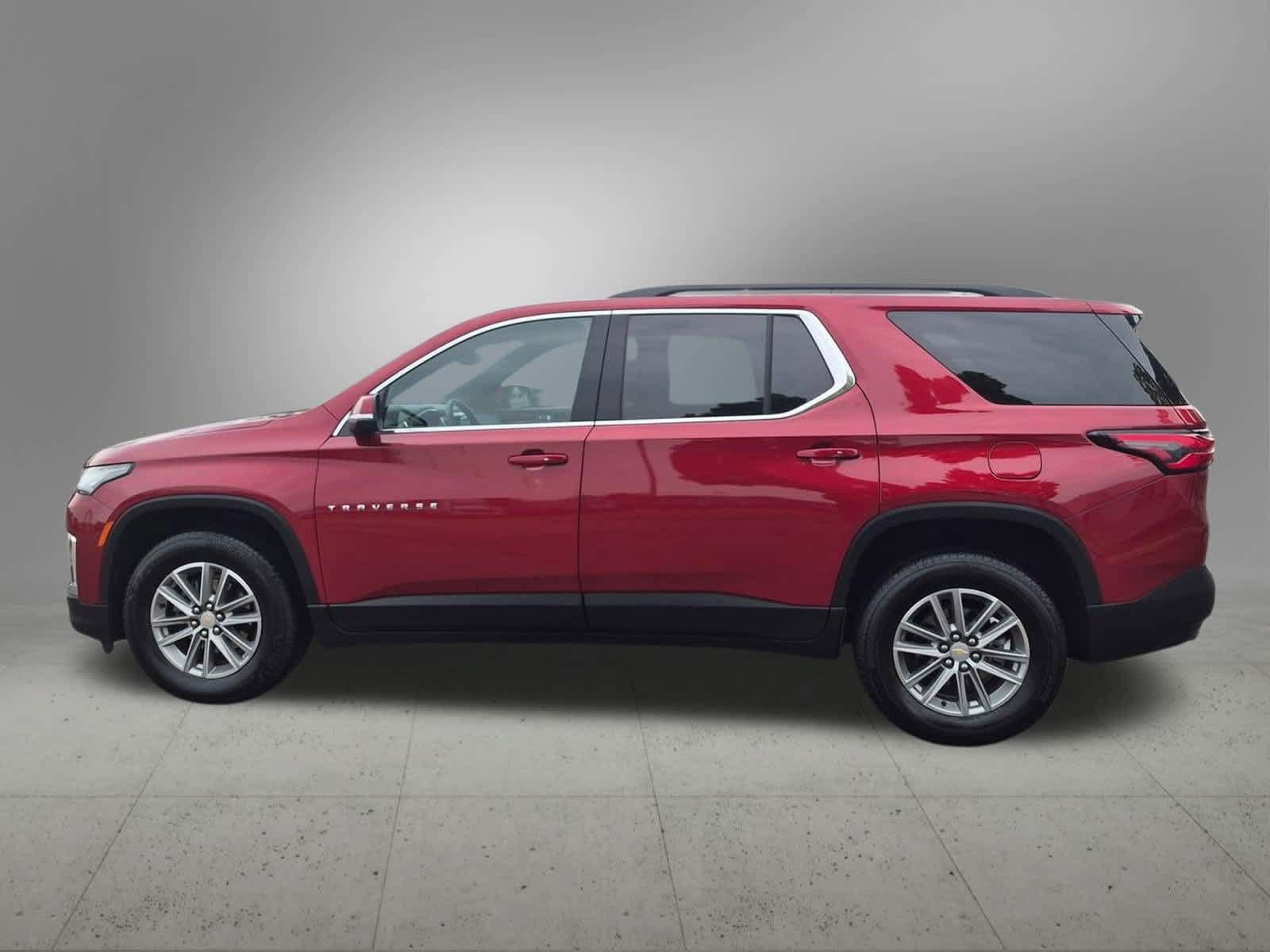 Used 2023 Chevrolet Traverse LT FWD image 3