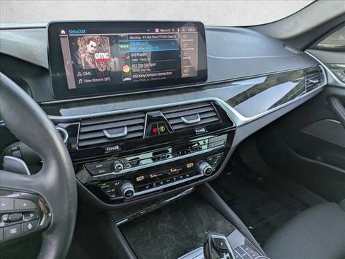 Certified 2023 BMW 530e xDrive w/ Premium Package image 15