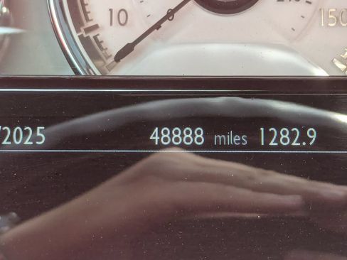 Used 2018 Rolls-Royce Dawn RWD image 21