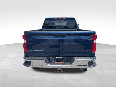 Used 2022 Chevrolet Silverado 2500 LTZ w/ LTZ Convenience Package AWD/4WD image 3