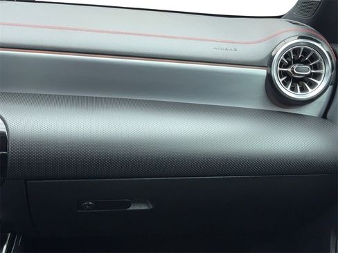 Used 2022 Mercedes-Benz CLA 250 4MATIC image 21