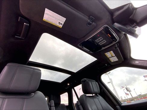 Used 2021 Land Rover Range Rover P525 Westminster Edition image 13