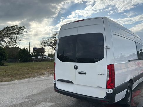 Used 2022 Mercedes-Benz Sprinter 2500 image 9