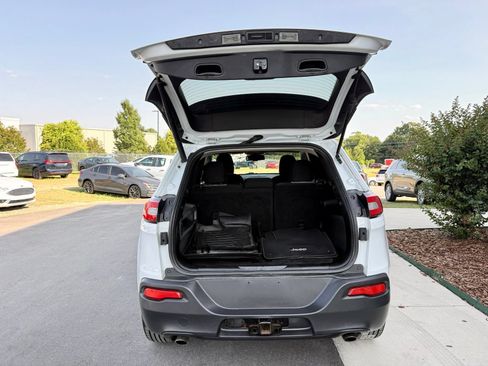 Used 2014 Jeep Cherokee Latitude w/ Comfort/Convenience Group AWD/4WD image 39