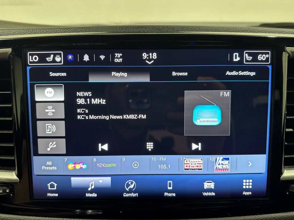 Used 2025 Chrysler Pacifica Select FWD image 12