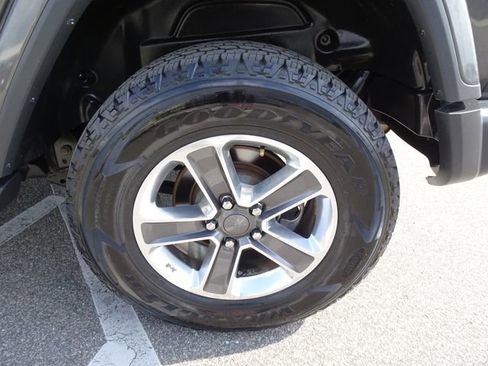 Used 2018 Jeep Wrangler Unlimited Sahara image 36