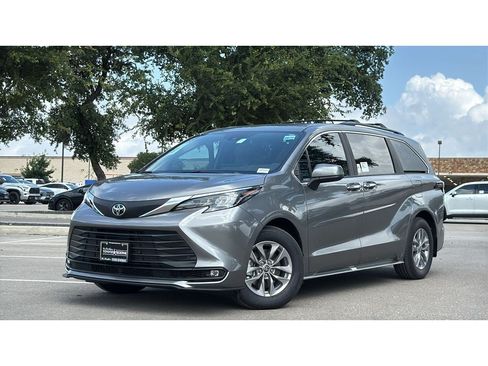 New 2026 Toyota Sienna XLE FWD image 72