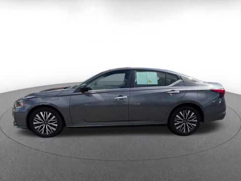 Used 2025 Nissan Altima 2.5 SV FWD image 9