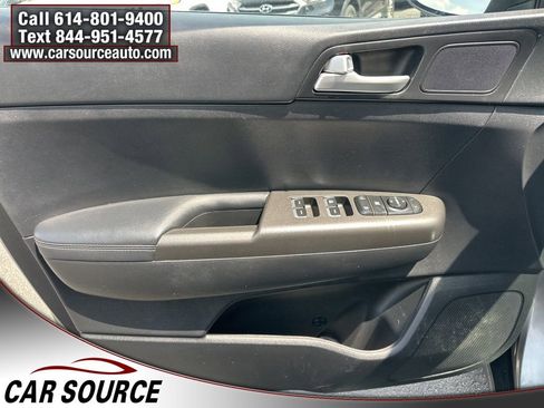 Used 2020 Kia Sportage LX AWD/4WD image 11