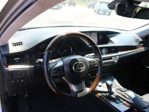 Used 2018 Lexus ES 350 w/ Luxury Package w/Wood Trim FWD image 24