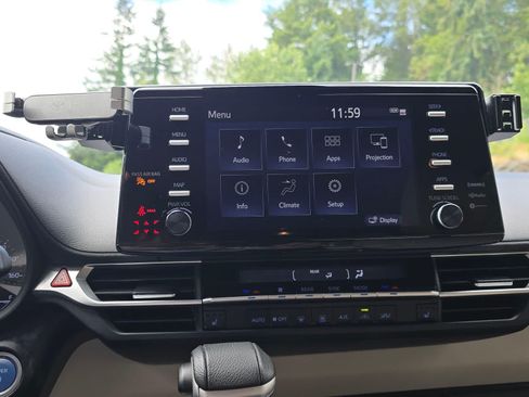 Used 2021 Toyota Sienna XLE FWD image 14