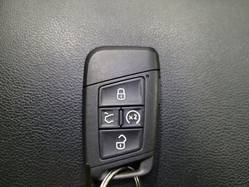 Used 2021 Volkswagen Atlas Cross Sport SE FWD image 32