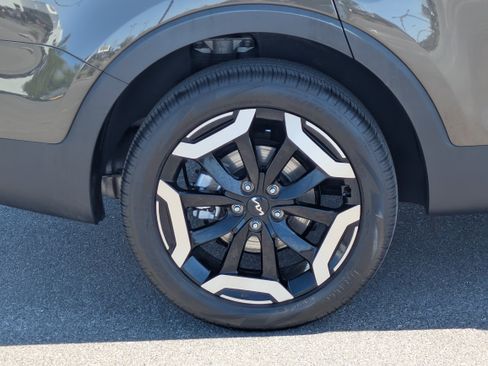 Used 2025 Kia Telluride EX w/ EX Captain's Chair Package FWD image 9