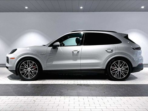 Used 2026 Porsche Cayenne S image 2