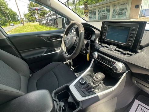 Used 2021 Toyota RAV4 LE AWD/4WD image 32