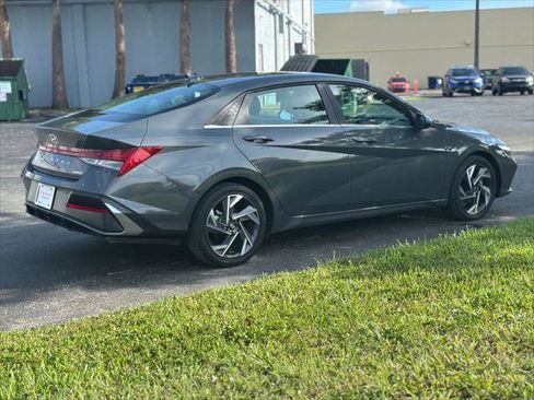 Used 2025 Hyundai Elantra Limited FWD image 8