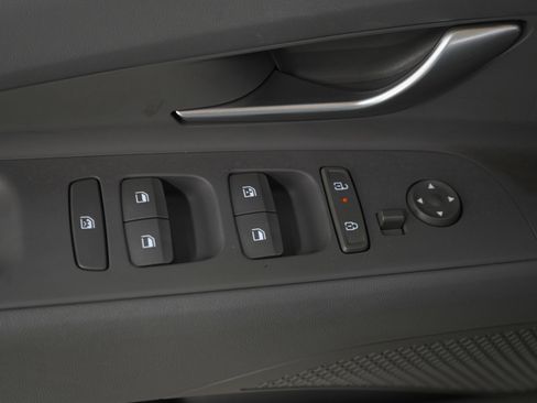 Used 2025 Hyundai Elantra SEL image 20