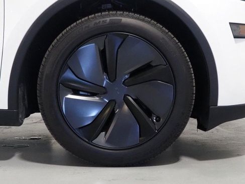 Used 2026 Tesla Model Y Long Range RWD image 51