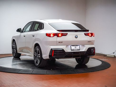 Certified 2025 BMW X2 xDrive28i AWD/4WD image 8