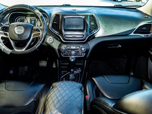 Used 2019 Jeep Cherokee Latitude Plus image 11