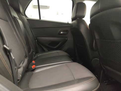 Used 2020 Chevrolet Trax LT w/ LT Convenience Package FWD image 19