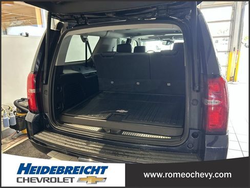 Used 2020 Chevrolet Suburban LT w/ Luxury Package AWD/4WD image 16