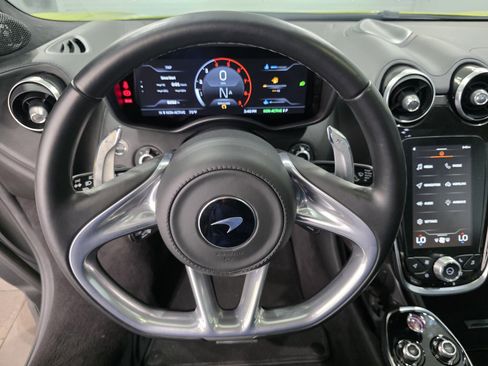 Used 2022 McLaren GT image 10