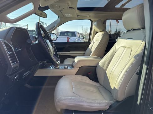 Used 2019 Ford Expedition Platinum image 16
