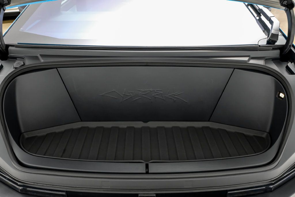 Used 2024 Tesla Cybertruck AWD Crew Cab image 47