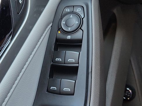 Used 2020 Chevrolet Traverse LT image 17