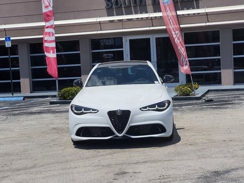 New 2024 Alfa Romeo Giulia Sprint image 2