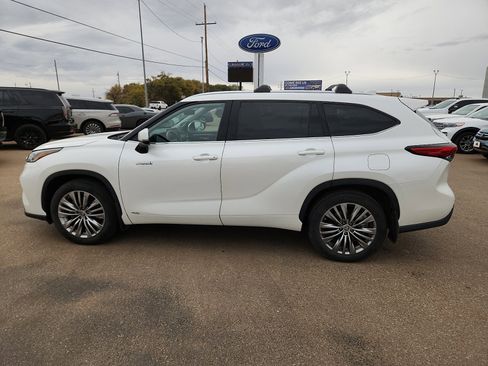 Used 2020 Toyota Highlander Limited Platinum image 2